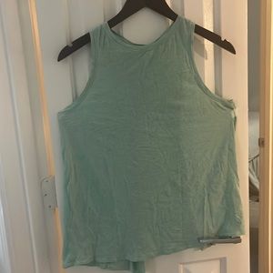 Lululemon sleeveless shirt